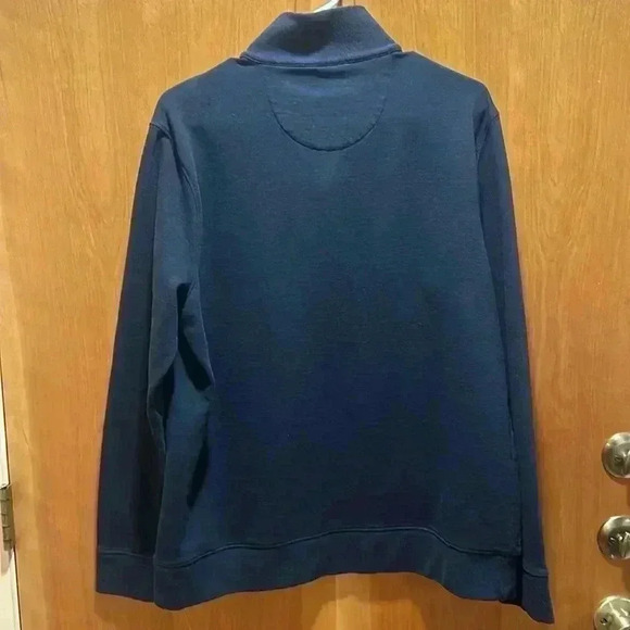 Untuckit Pullover Size Large - Picture 7 of 8